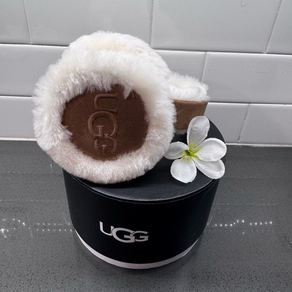 UGG Chestnut Sheepskin Embroidered Earmuffs - Picture 13 of 14